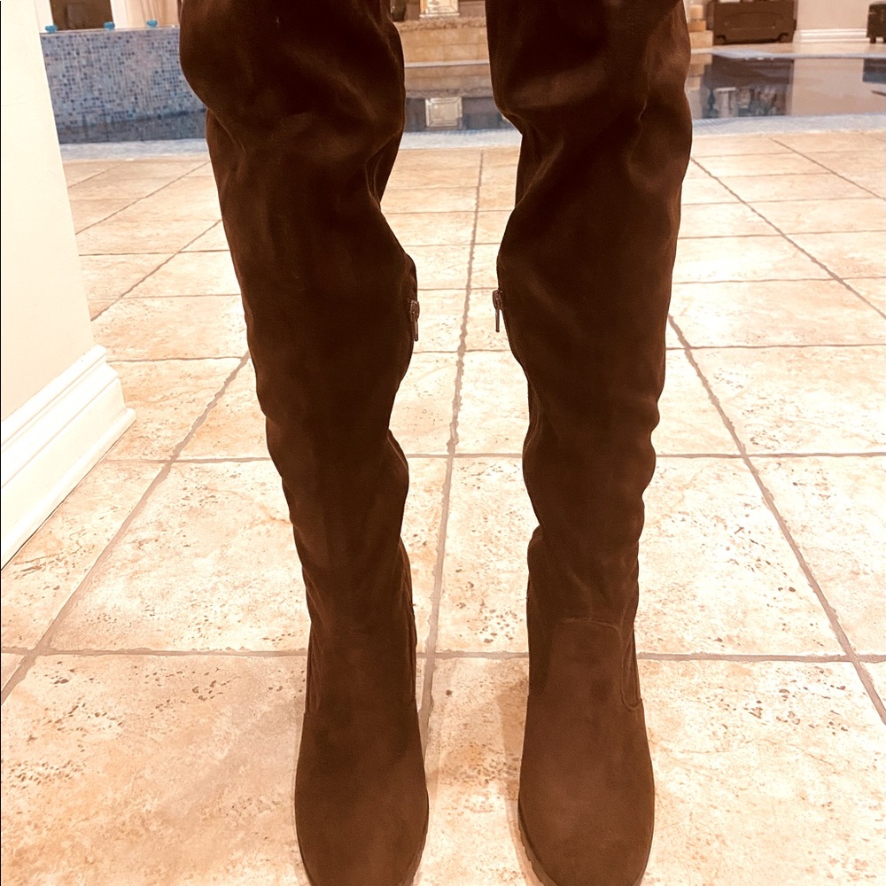 BROWN SUEDE TALL LEILA STONE BRAND NEW BOOTS. Inside side zipper!